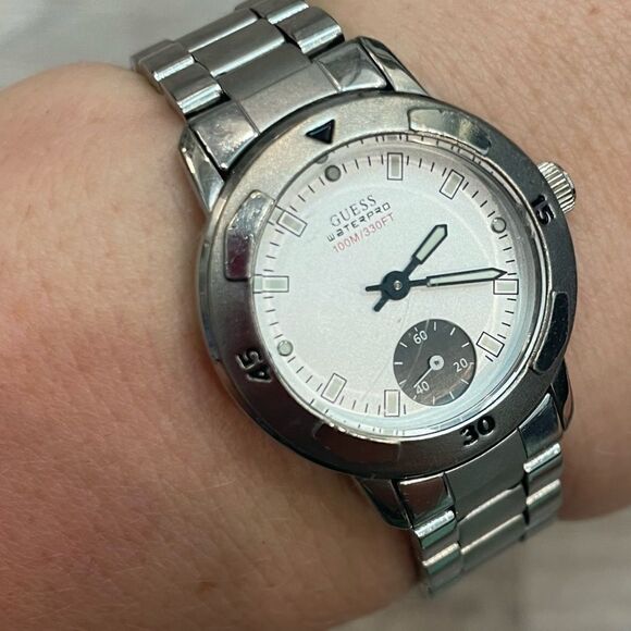 GUESS Metallic Bracelet Waterproof Watches Chronometer - Picture 1 of 8